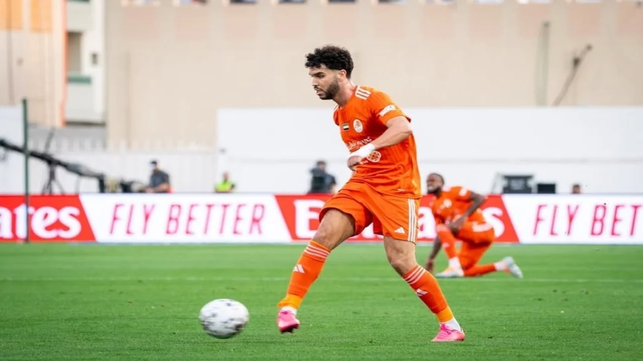 خماسية نظيفة.. وليد أزارو يقود عجمان لاكتساح خورفكان في الدوري الإماراتي